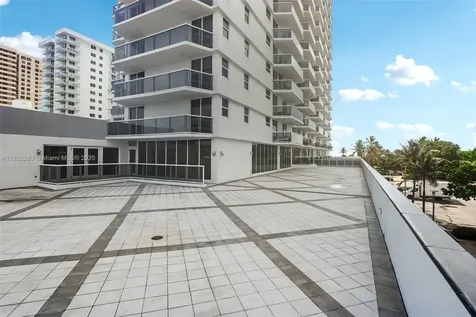 2401 Collins Avenue Miami Beach FL 33140