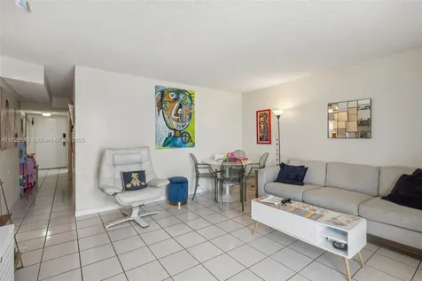 2401 Collins Avenue Miami Beach FL 33140