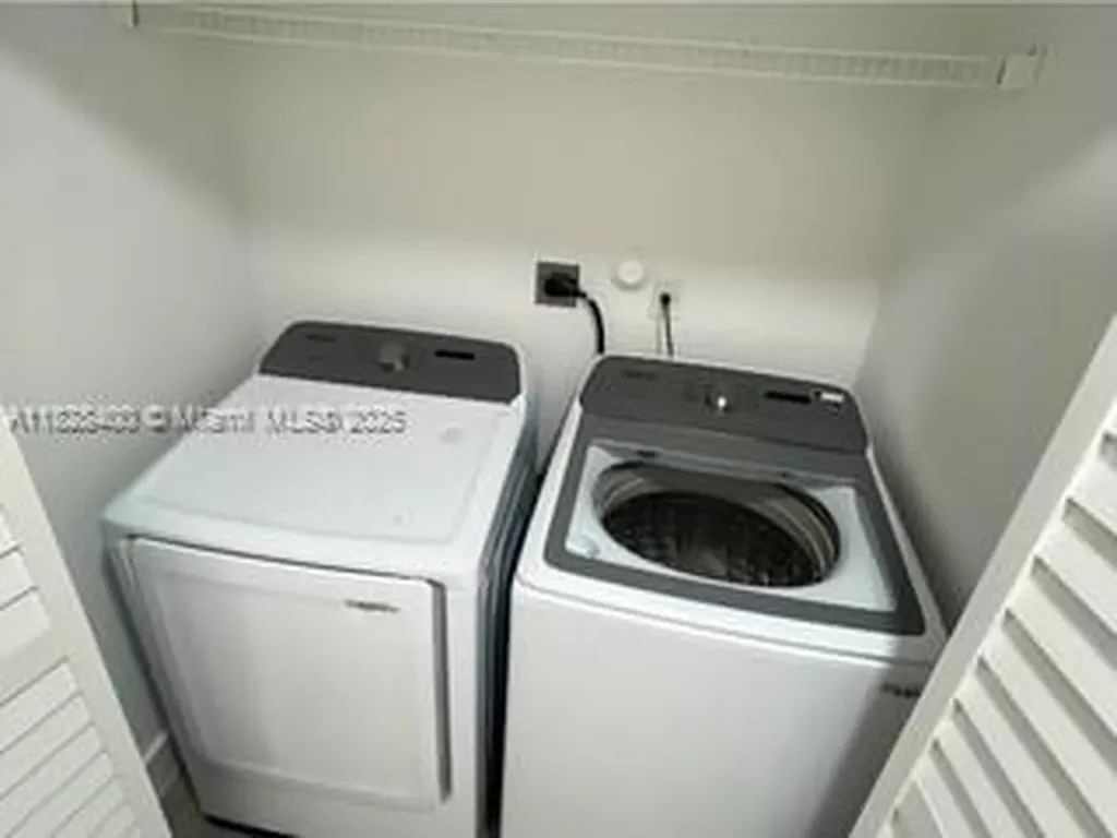968 N 18th Court Hollywood FL 33020