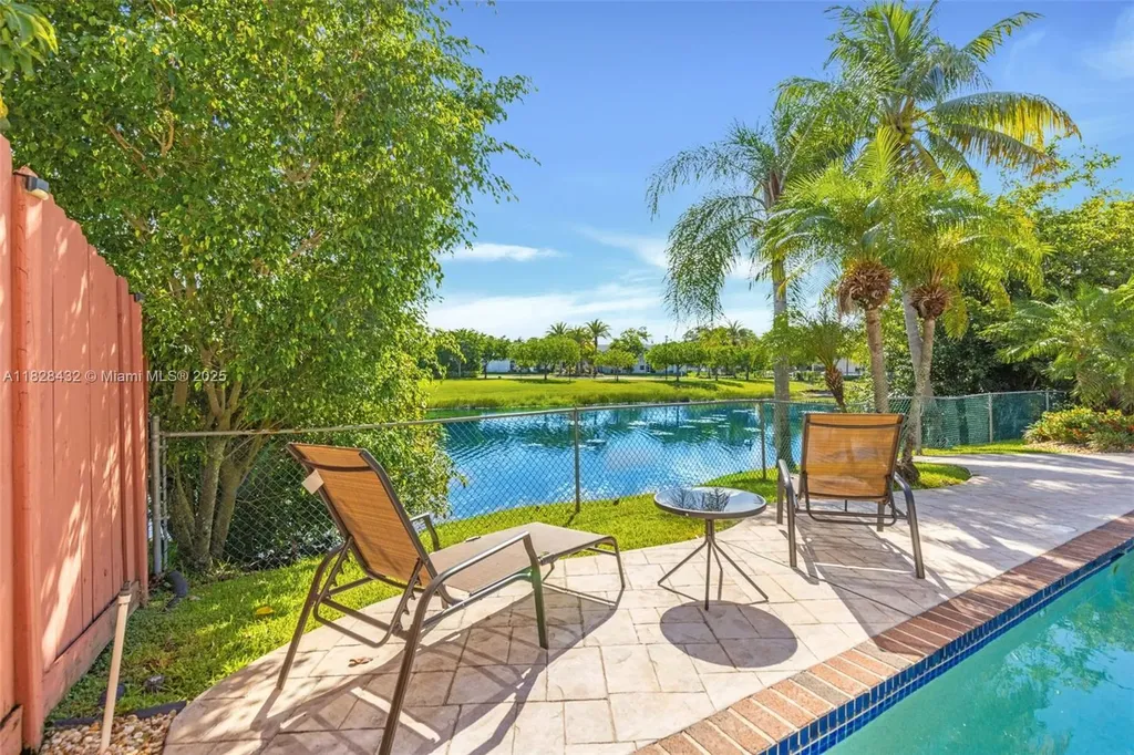 220 SW 113th Terrace Pembroke Pines FL 33025