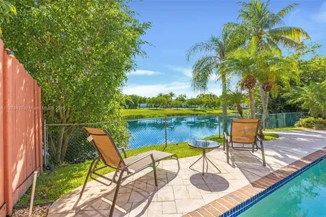 220 SW 113th Terrace Pembroke Pines FL 33025