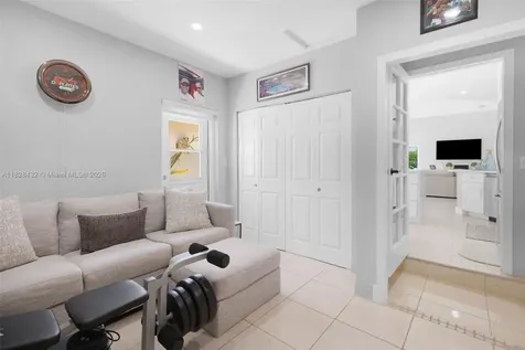 220 SW 113th Terrace Pembroke Pines FL 33025