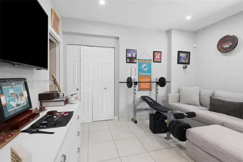 220 SW 113th Terrace Pembroke Pines FL 33025