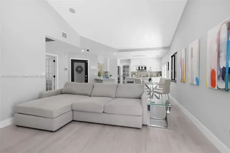 220 SW 113th Terrace Pembroke Pines FL 33025