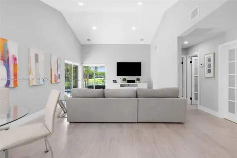 220 SW 113th Terrace Pembroke Pines FL 33025