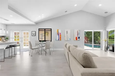 220 SW 113th Terrace Pembroke Pines FL 33025