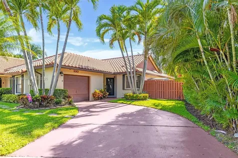 220 SW 113th Terrace Pembroke Pines FL 33025