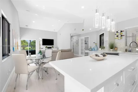 220 SW 113th Terrace Pembroke Pines FL 33025