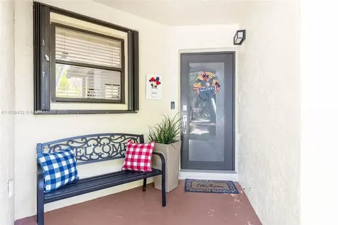 220 SW 113th Terrace Pembroke Pines FL 33025