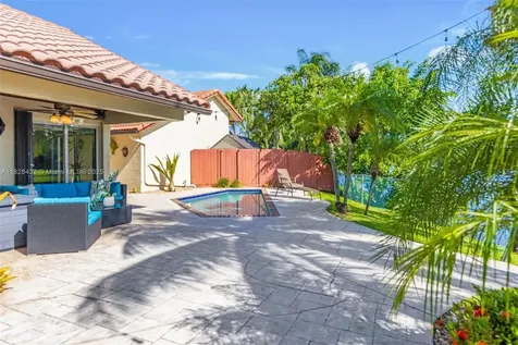 220 SW 113th Terrace Pembroke Pines FL 33025