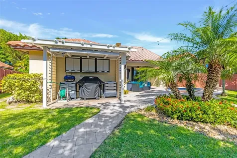 220 SW 113th Terrace Pembroke Pines FL 33025