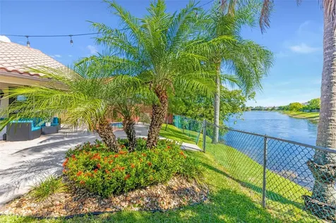 220 SW 113th Terrace Pembroke Pines FL 33025