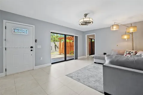 9112A SW 20th Street Davie FL 33324
