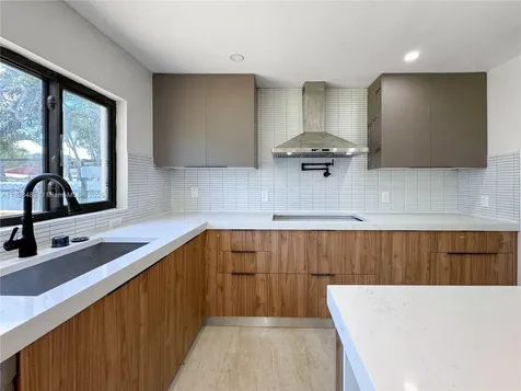 760 NE 163rd Street Miami FL 33162