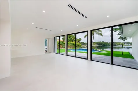 7101 E Troon Circle Miami Lakes FL 33014