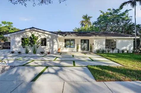 7101 E Troon Circle Miami Lakes FL 33014