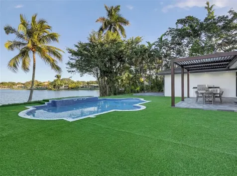 7101 E Troon Circle Miami Lakes FL 33014