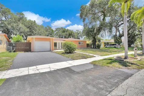 971 NE 153rd Street Miami FL 33162