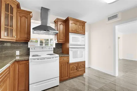 971 NE 153rd Street Miami FL 33162