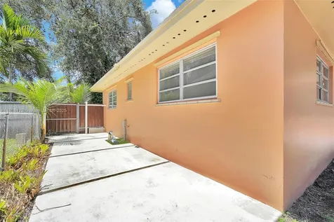971 NE 153rd Street Miami FL 33162