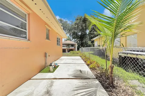 971 NE 153rd Street Miami FL 33162