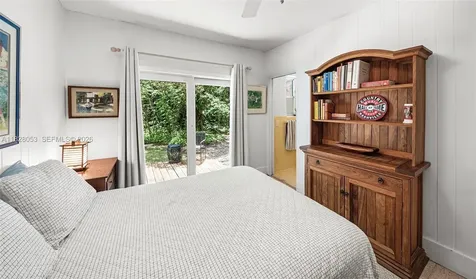 3540 N Moorings Way Miami FL 33133