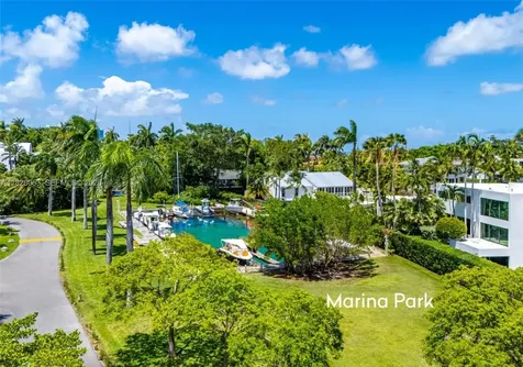 3540 N Moorings Way Miami FL 33133