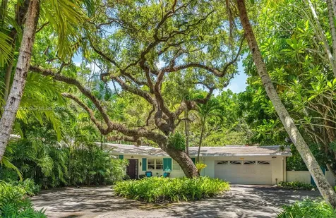 3540 N Moorings Way Miami FL 33133