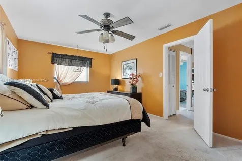 7306 NW 95th Way Tamarac FL 33321