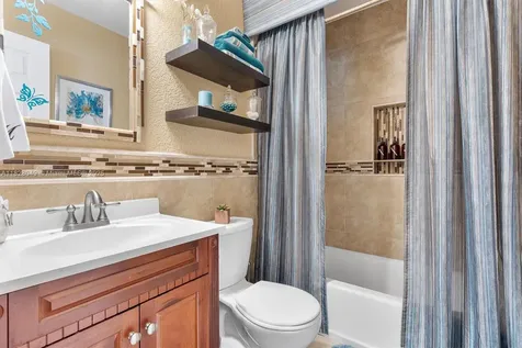 7306 NW 95th Way Tamarac FL 33321