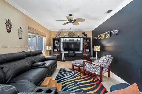 7306 NW 95th Way Tamarac FL 33321