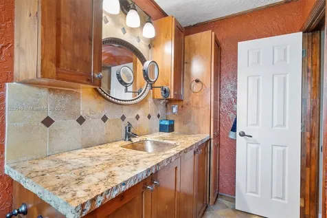 7306 NW 95th Way Tamarac FL 33321