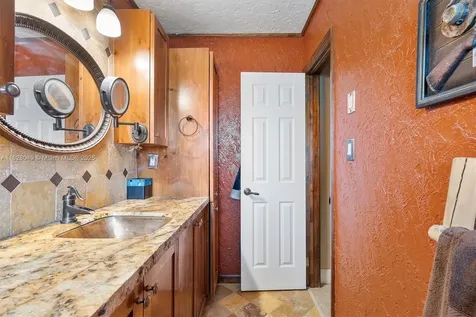 7306 NW 95th Way Tamarac FL 33321