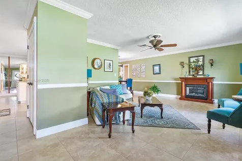 7306 NW 95th Way Tamarac FL 33321