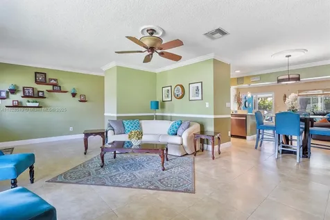 7306 NW 95th Way Tamarac FL 33321