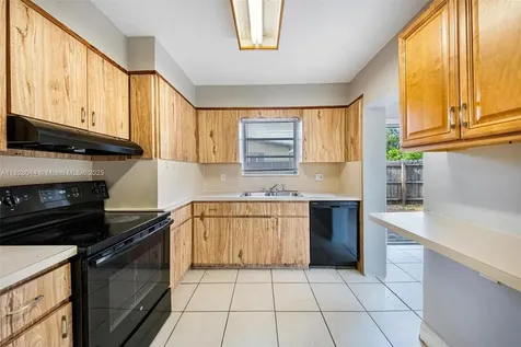 4130 NW 12th Avenue Oakland Park FL 33309