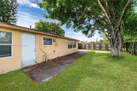 4130 NW 12th Avenue Oakland Park FL 33309