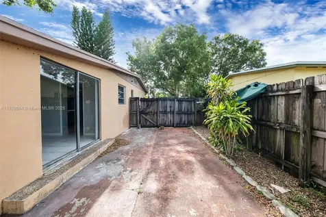 4130 NW 12th Avenue Oakland Park FL 33309
