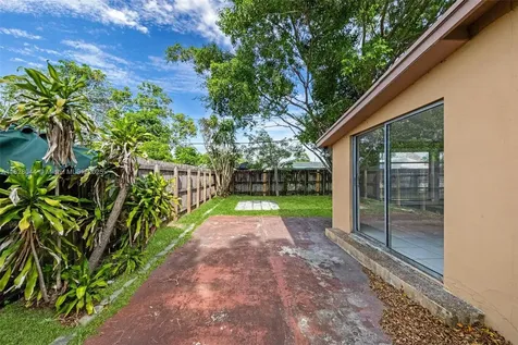 4130 NW 12th Avenue Oakland Park FL 33309