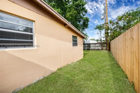 4130 NW 12th Avenue Oakland Park FL 33309