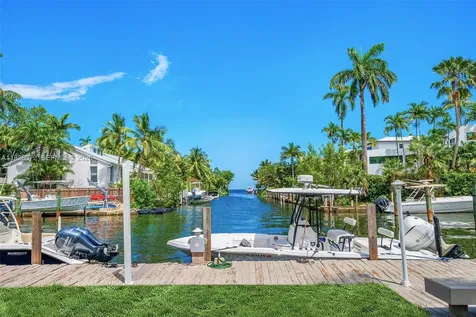 3540 N Moorings Way Miami FL 33133