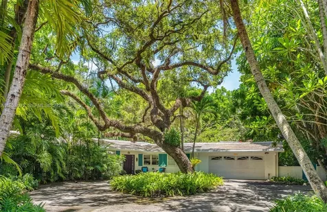 3540 N Moorings Way Miami FL 33133