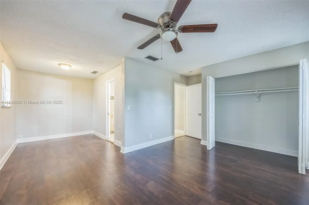 867 Ramblewood Drive Coral Springs FL 33071