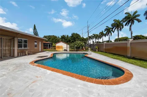 6901 SW 1st Court Pembroke Pines FL 33023