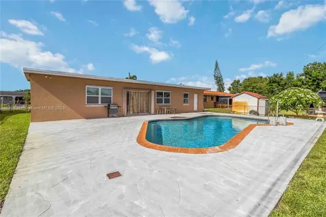 6901 SW 1st Court Pembroke Pines FL 33023
