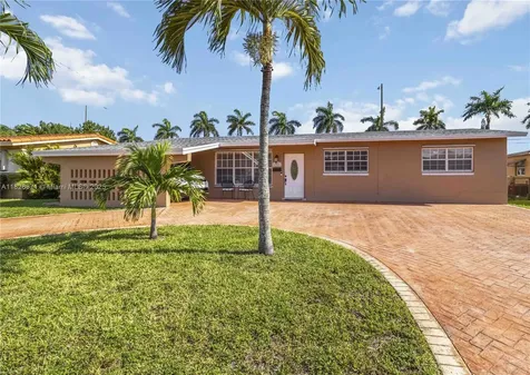 6901 SW 1st Court Pembroke Pines FL 33023