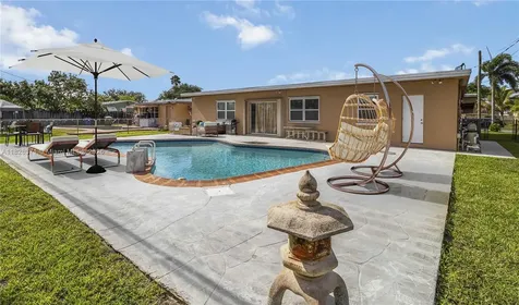 6901 SW 1st Court Pembroke Pines FL 33023