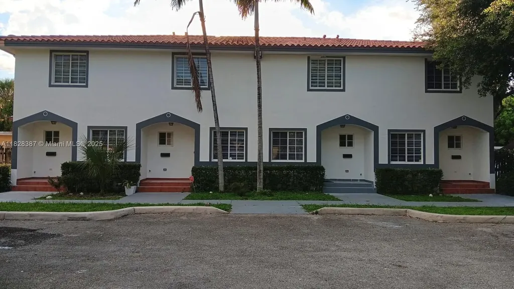 976 N 18th Court Hollywood FL 33020