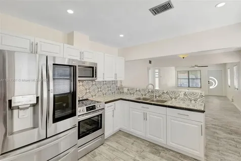6141 NW 6th Street Miami FL 33126