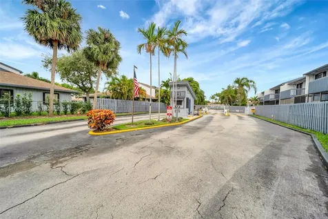 1615 N 14th Terrace Hollywood FL 33020